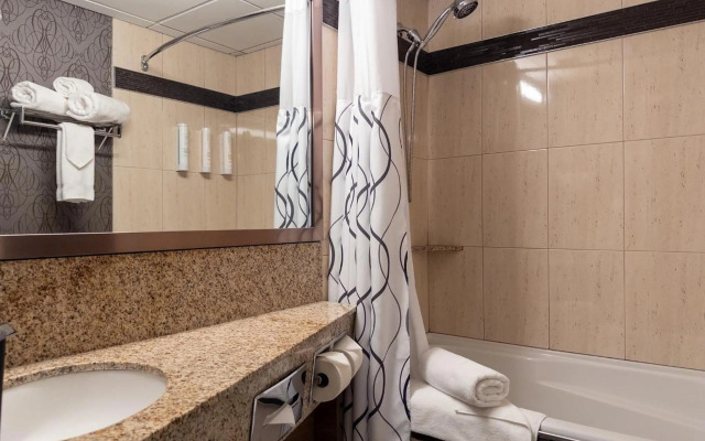 Carriage House Hotel & Conference Centre