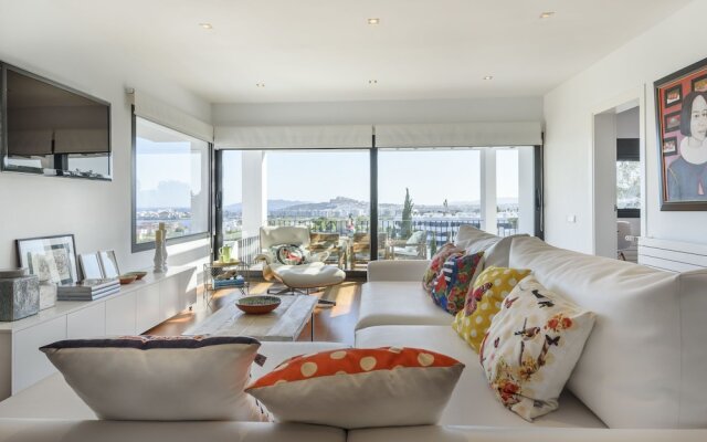 Posh Holiday Home With Pool, Library & Scenic Views in Jesus