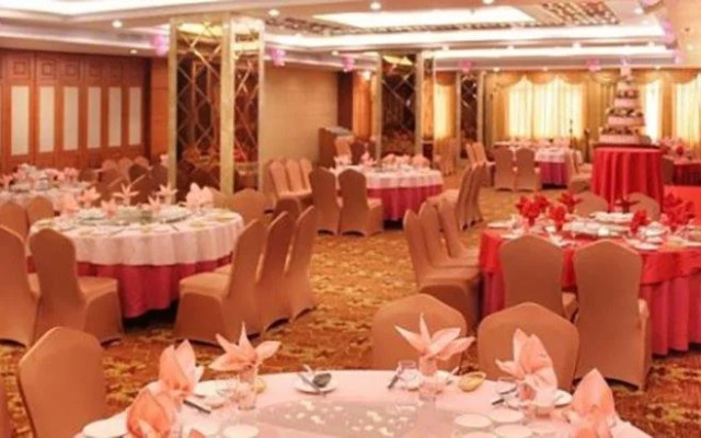 Huizhou Three Suns Hotel