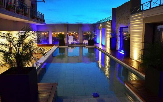 Le Parc Hotel & Suites