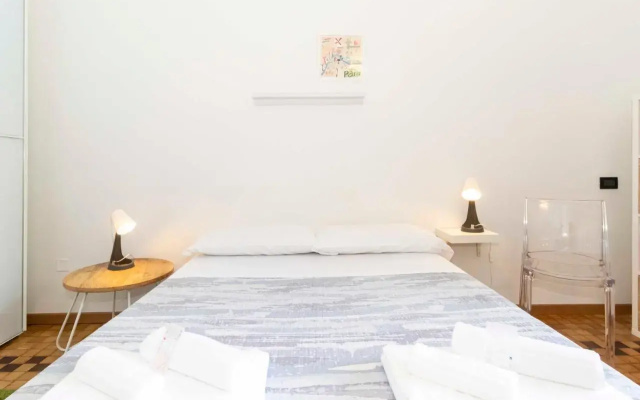 BOOK NOW! Apt x4 a few steps from Valentino's Park
