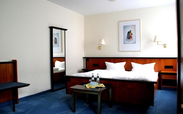 City Hotel by Celina