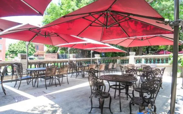 92 Castle Villa Hotel