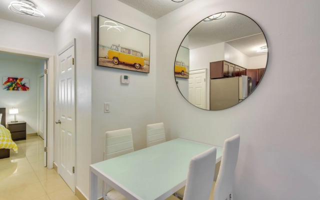 2 Mi to Ocean: Dog-friendly Hallandale Beach Condo