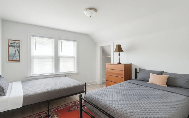 Detroit 4BR Home Bathtub & Pet Friendly Stay