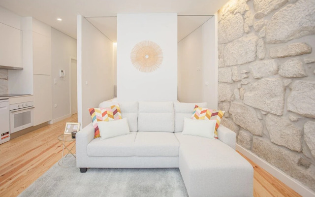 Liiiving - Aliados Stone Apartment