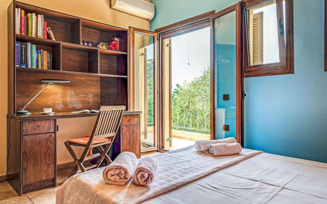 Beautiful Home in Finikia With Wifi and 3 Bedrooms