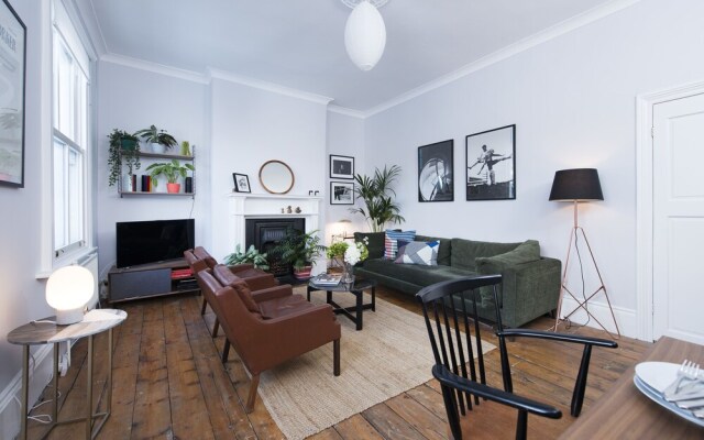 Stylish 2BR Apartment Near Hackney