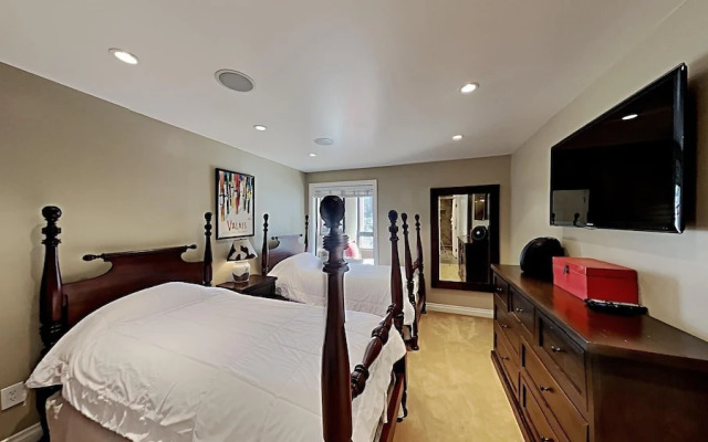 Spacious 2 BR Units at 1849 Condos With Free Pool, Parking & Wifi