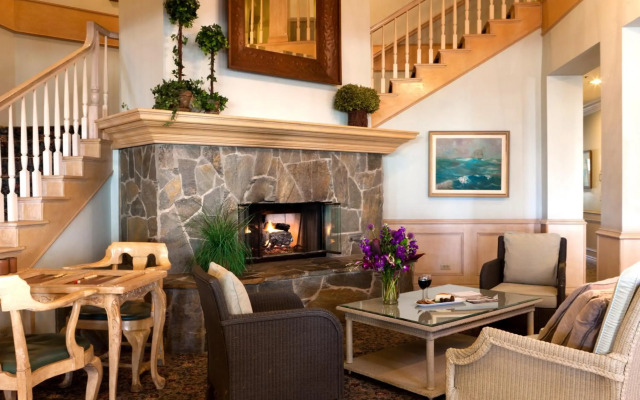Blue Lantern Inn, A Four Sisters Inn