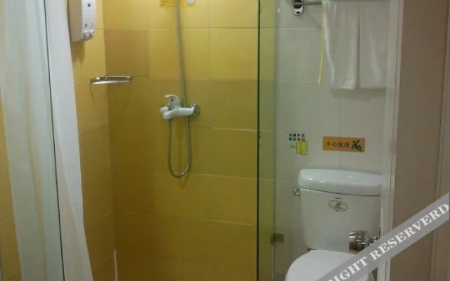 Home Inn Pebble Hotel (Liuzhou Five Star Pedestrian Street Diwang New World)