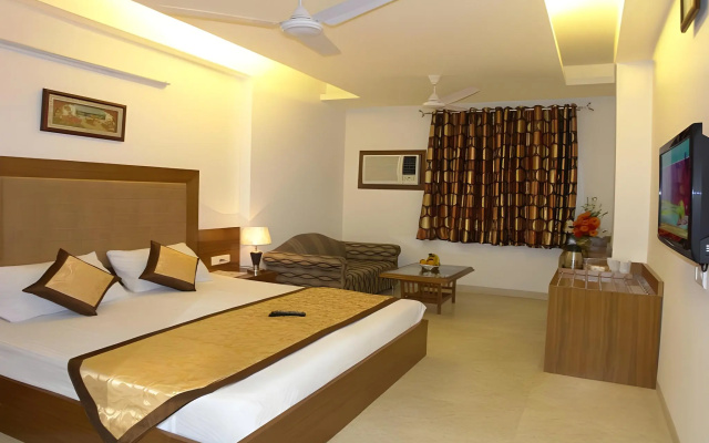 Hotel Apra Deluxe – Guest Rooms – Delhi