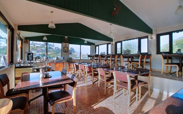 OYO 1611 Pine Borough Inn