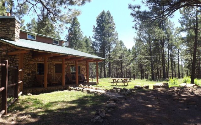 Arizona Mountain Inn and Cabins