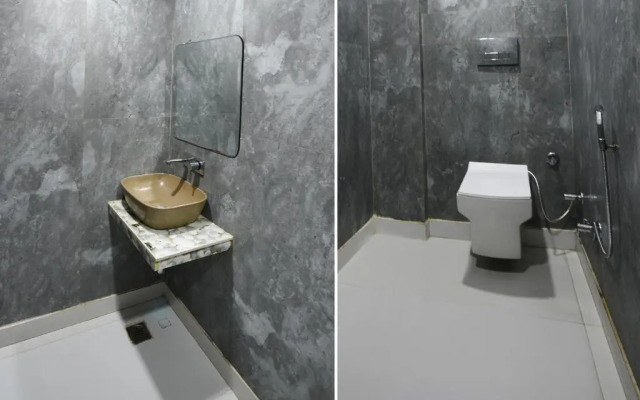 Crystal Palace by OYO Rooms
