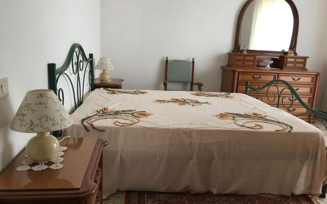 Valley View Apartment in Ameglia near Historical Center with Garden