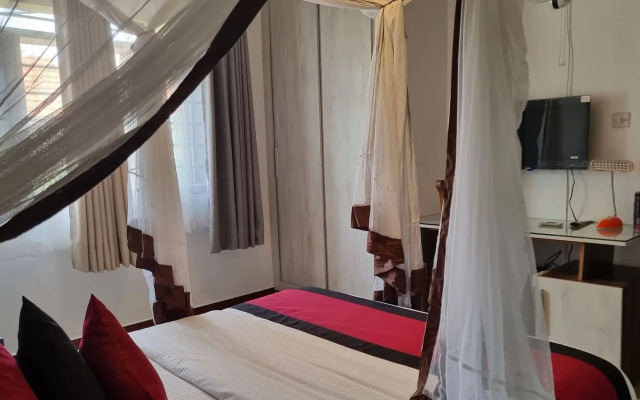 Saffron Beach Bistro & Cottages