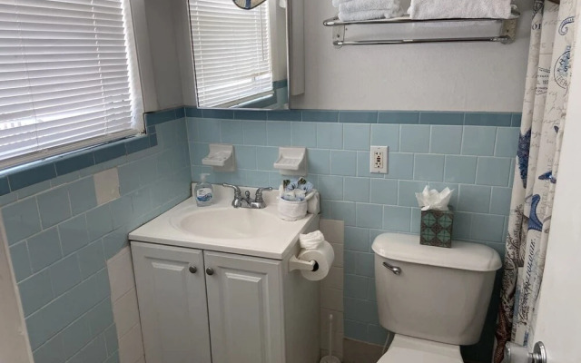 Holiday Court 08 - Lagoon