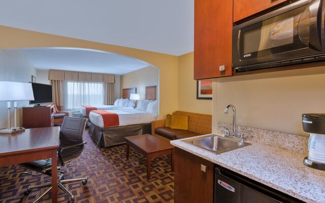 Holiday Inn Express Hotel & Suites Salina