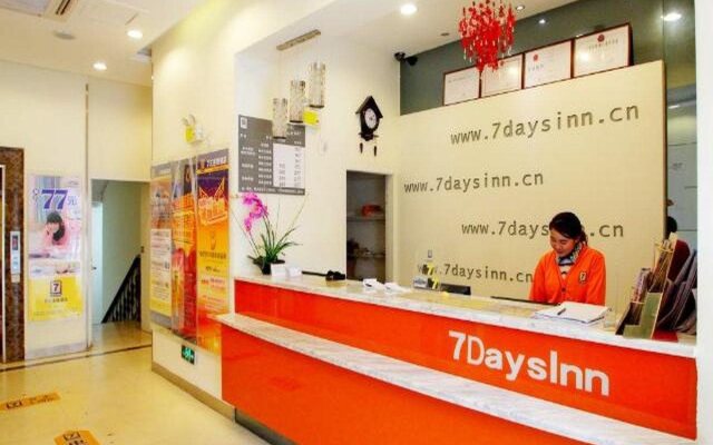 7Days Inn Shanghai Daning International Commercial Plaza YanChang Subway Station
