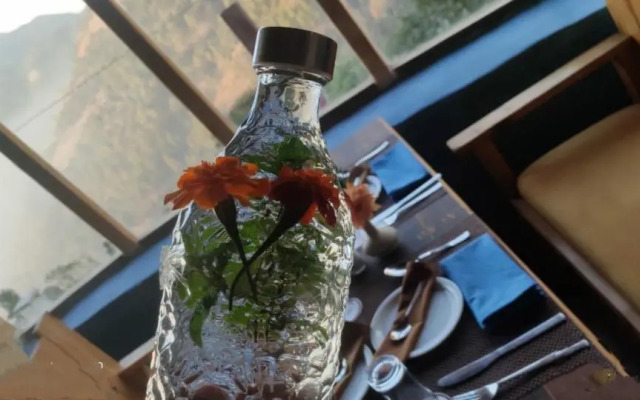 Rooftop Cottages & Restaurant Pangot