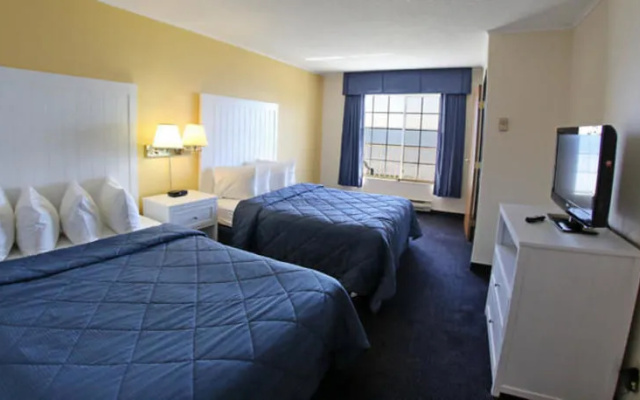 Breakers Resort - Lakeside