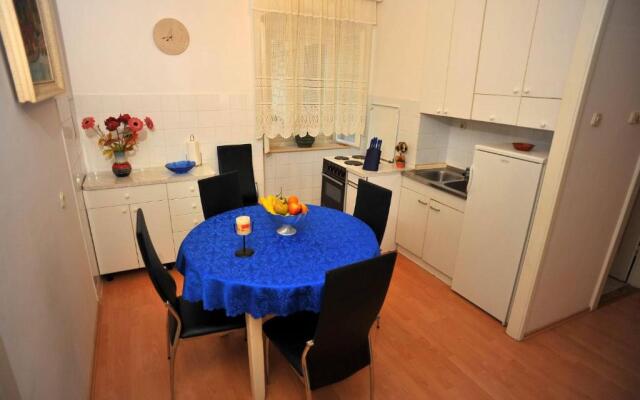 Apartments Piv - 10 m from beach