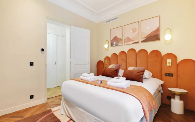 Chic Hotel-1br/4p In the Heart of the Palais Royal