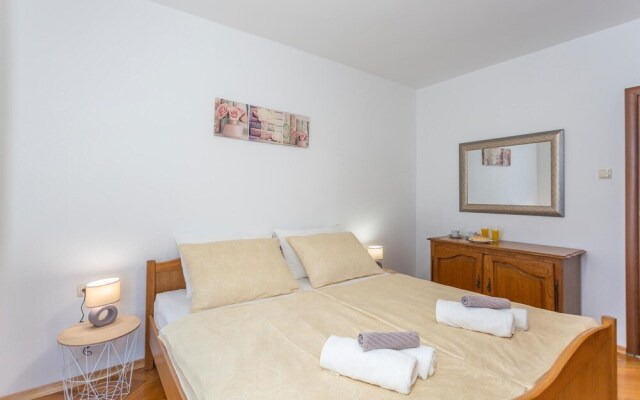 Beautiful Apartment in Malinska With Wifi and 2 Bedrooms