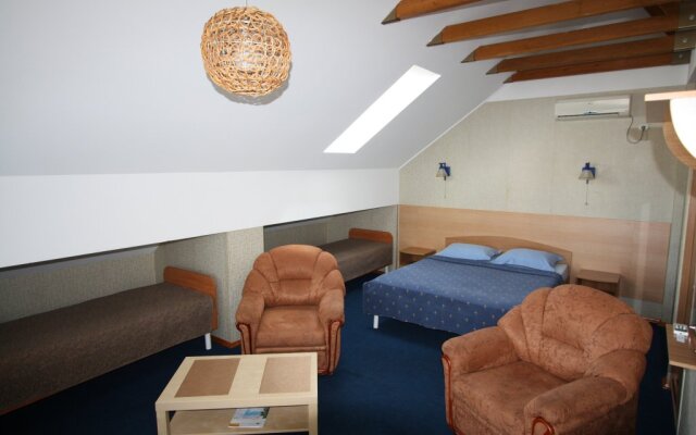 VVV Hotel