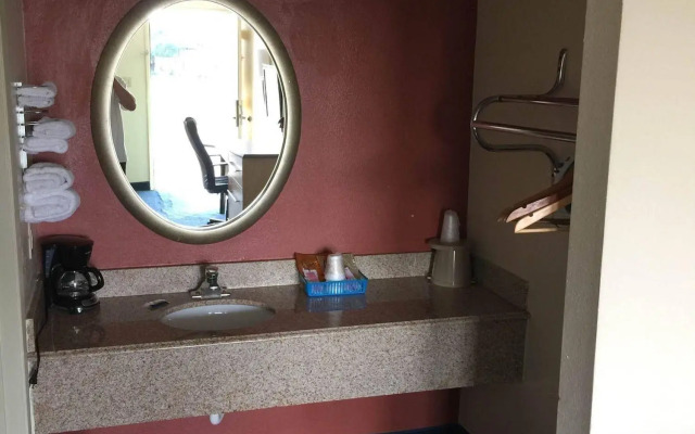 Q Lodging Motel