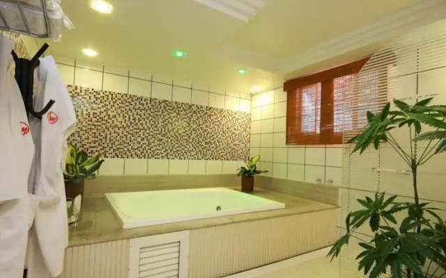 Tropical Motel
