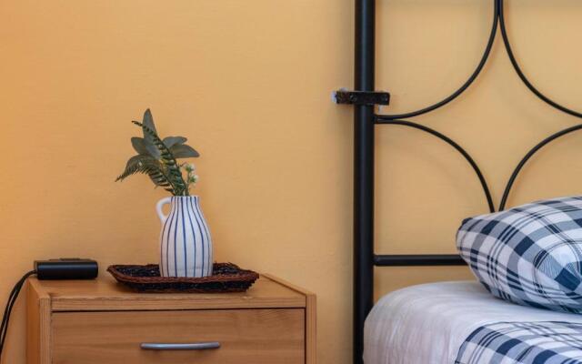 Antigua casa de escritor junto a la playa