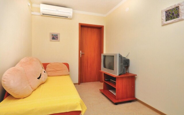 Stunning Home in Mimice With Wifi and 2 Bedrooms