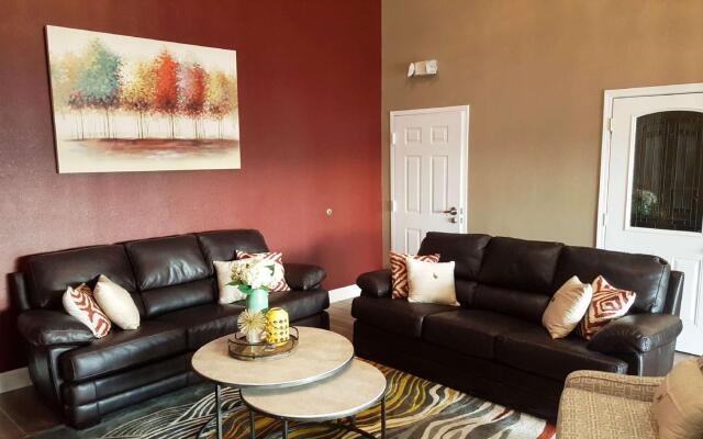 Red Roof Inn & Suites Houston - Humble/IAH Airport
