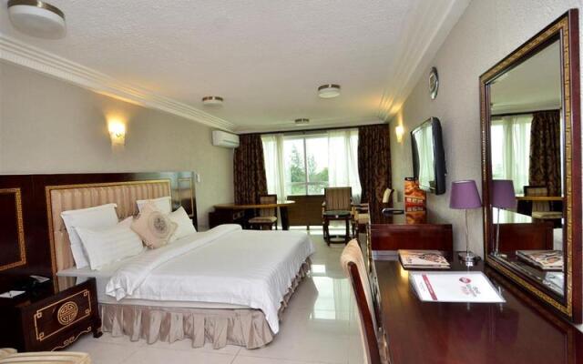 Best Western Plus Nobila Airport