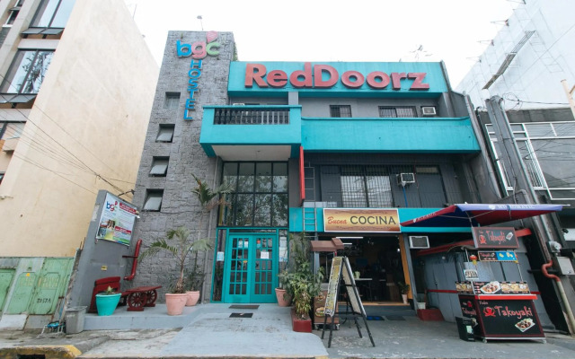 RedDoorz Plus @ Danlig Street Makati