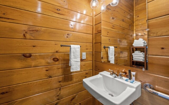 The Great Maple Retreat 13 Bedroom Home by Redawning