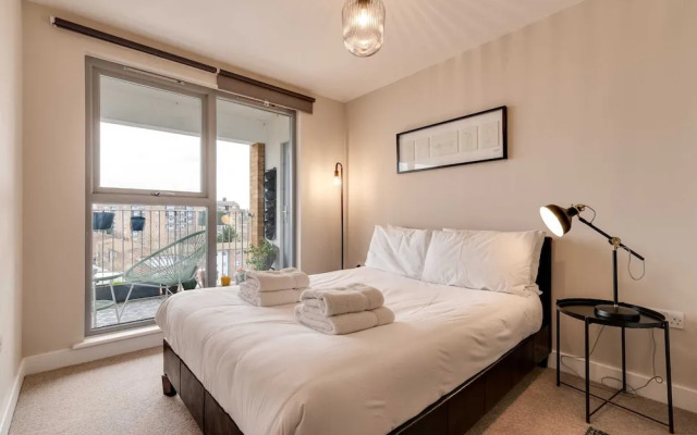 Spacious Modern Camberwell Apartment