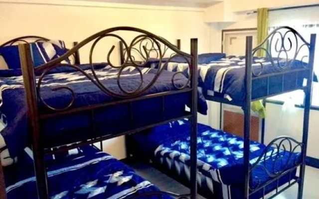 Bann Banburee Hostel & Cafe