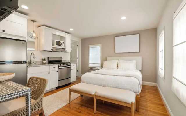 Hygge House Suites