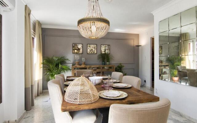 Chezmoihomes Glow and elegant 4 BR apartment in the heart of granada parking free