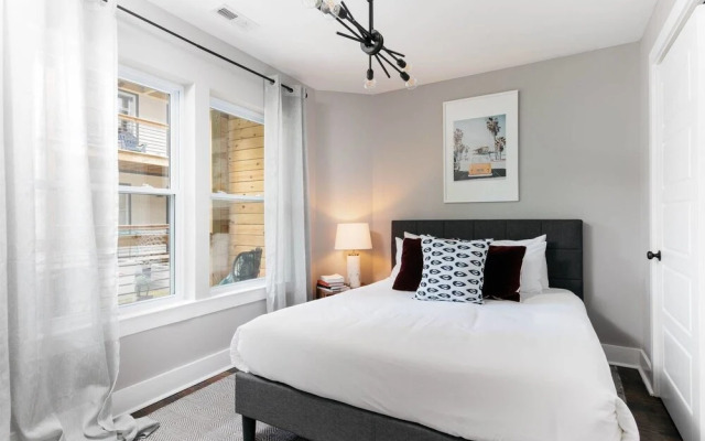 Vibrant 3br/4ba min to DT