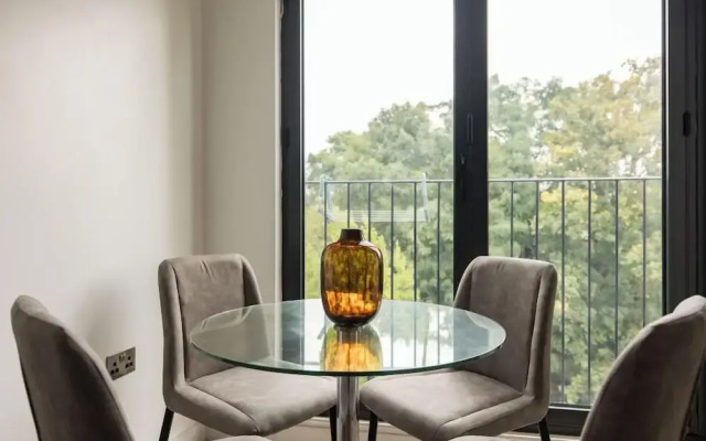 Beautiful Room in Acton