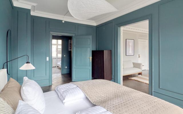 4br, Balcony, Extreme Location and Designer Apt