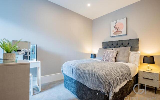 Worcester 1 Bed Apartment With Private Entrance