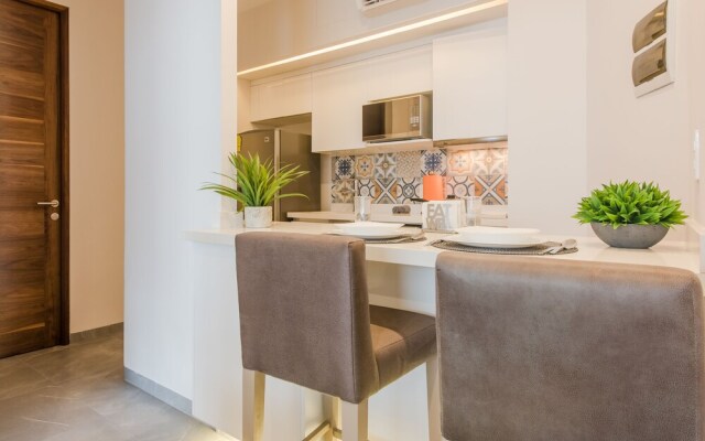 LUXURY 1-bdr -ROOFTOP POOL-GYM-PARK G310