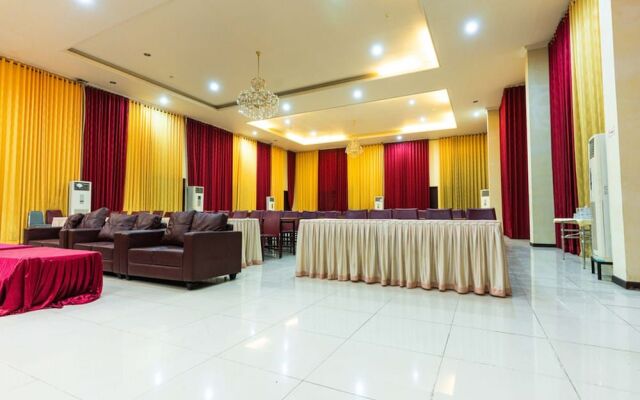 Reddoorz Plus Near Karebosi Area 3