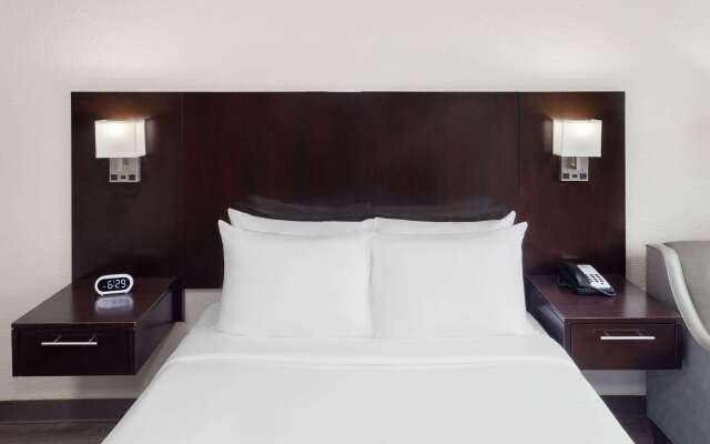 Days Inn by Wyndham Melbourne