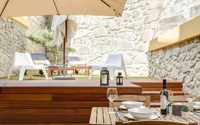 Pinheiro Terrace Downtown Apartment by DA'HOME